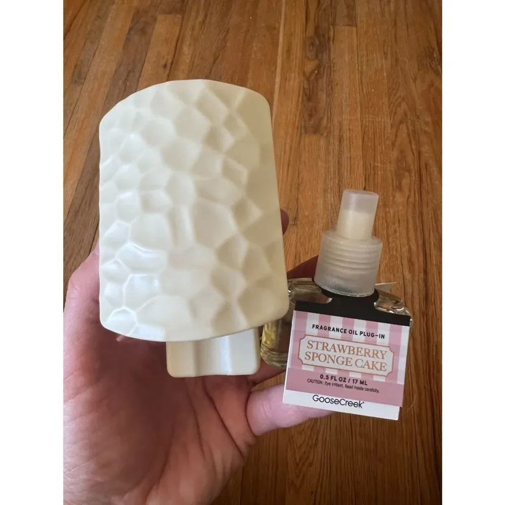 Goose Creek Strawberry Sponge Cake Home Fragrance Oil & Plug In Diffuser